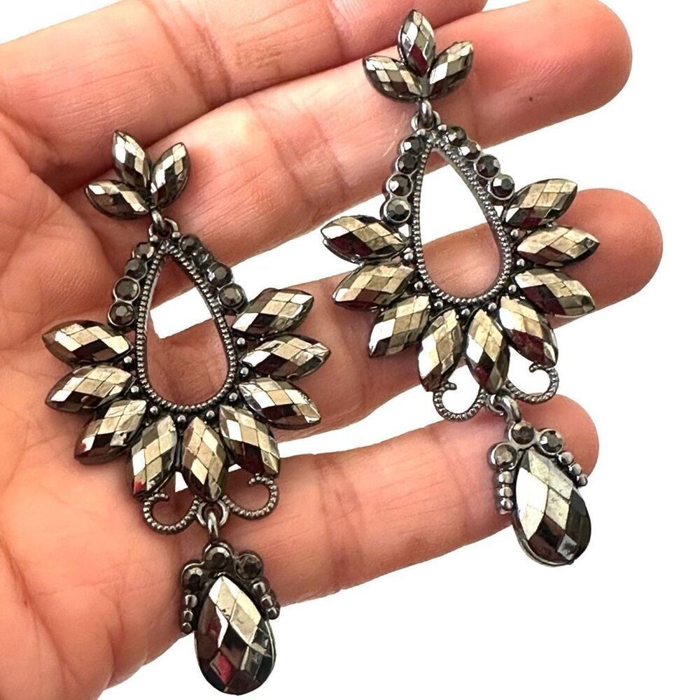 Grey rhinestone teardrop earrings